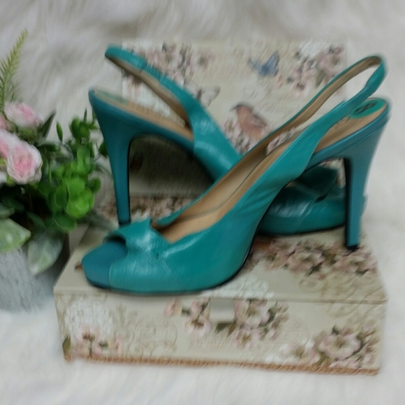 Guess Heels By Marciano - Picture 3 of 5